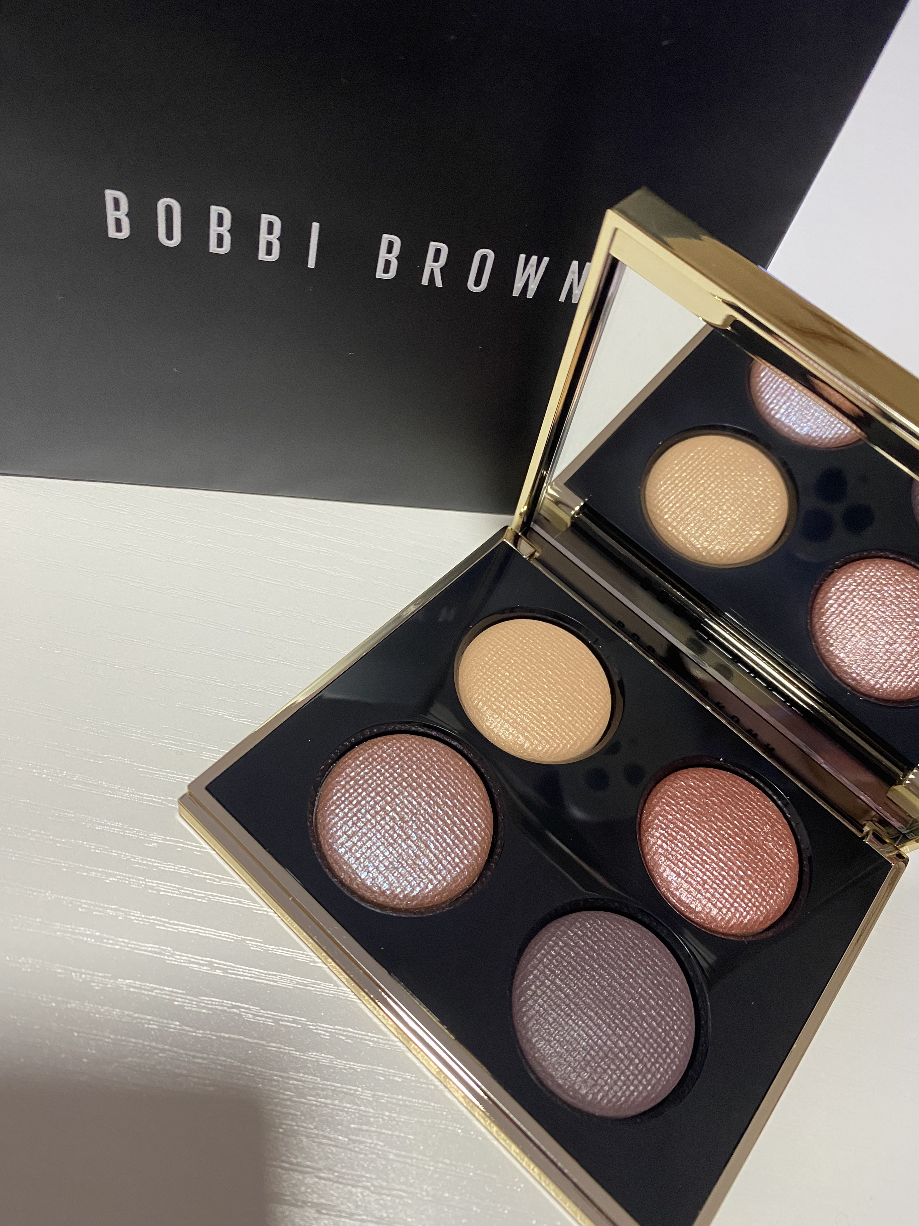リュクス アイシャドウ クォード グロウ ウィズ ラブ コレクション/BOBBI BROWN/アイシャドウパレットを使ったクチコミ（1枚目）