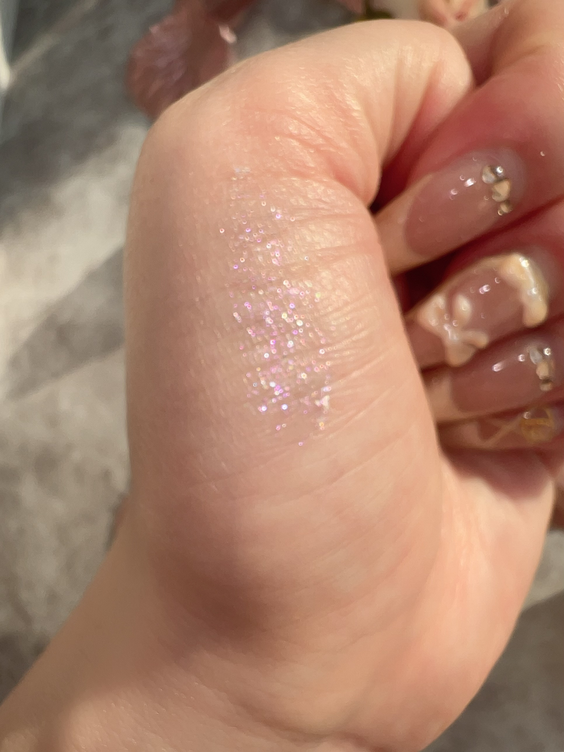 FlowerKnows フラワーノーズ スワンバレエシリーズ リキッドアイシャドウのクチコミ「ピンクもグリーンもブルーも入った多色ラメリキッドアイシャドウ✨👼💕

FlowerKnowsフ.....」（3枚目）