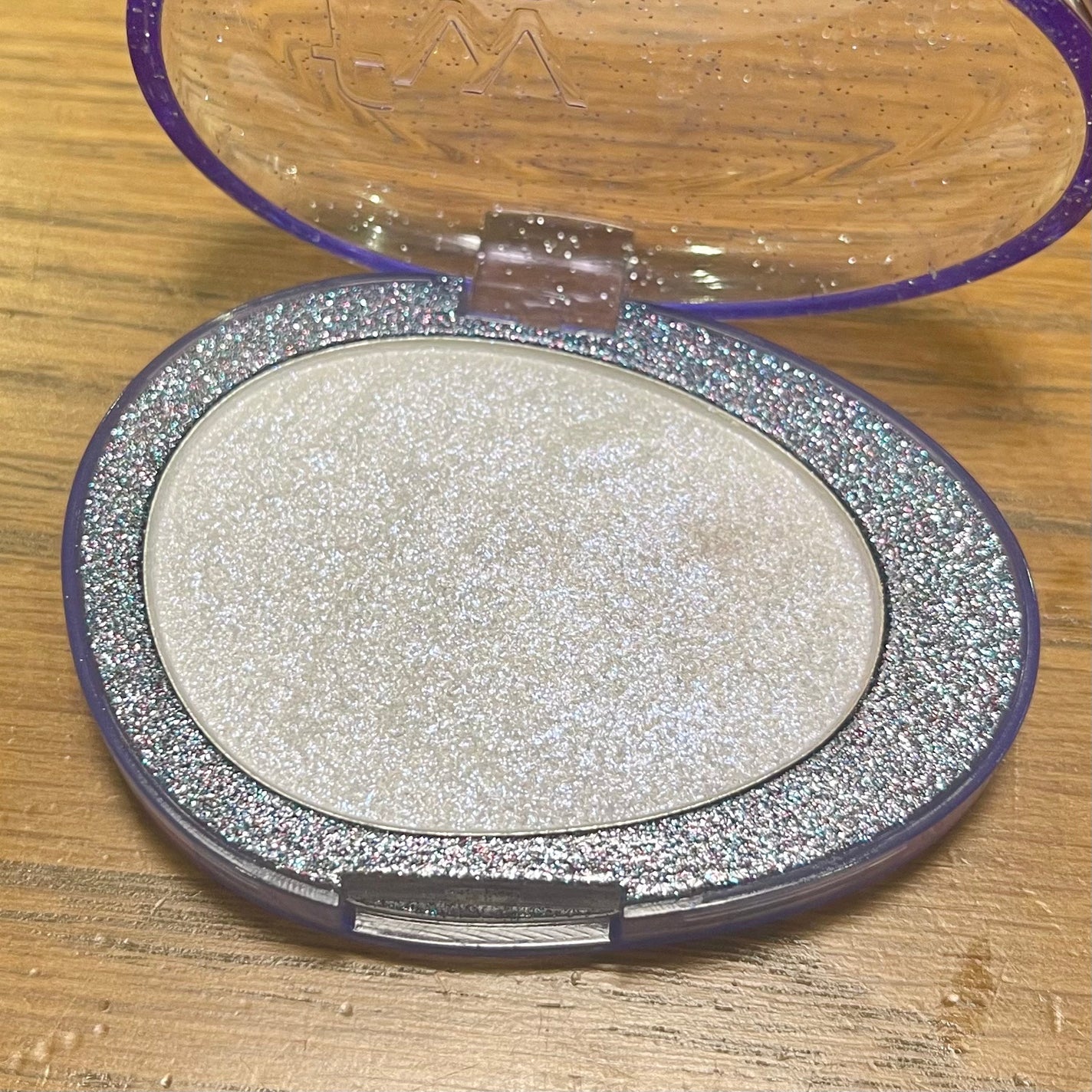 フィー グリッツストーンハイライター/fwee/パウダーハイライトを使ったクチコミ(2枚目)