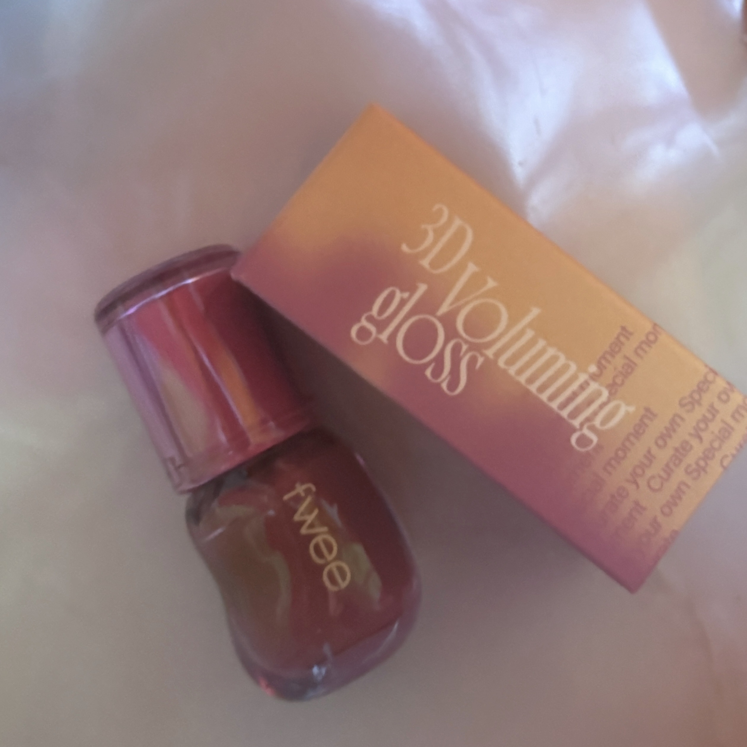 フィー 3Dボリューミンググロス/fwee/リップグロスを使ったクチコミ（1枚目）