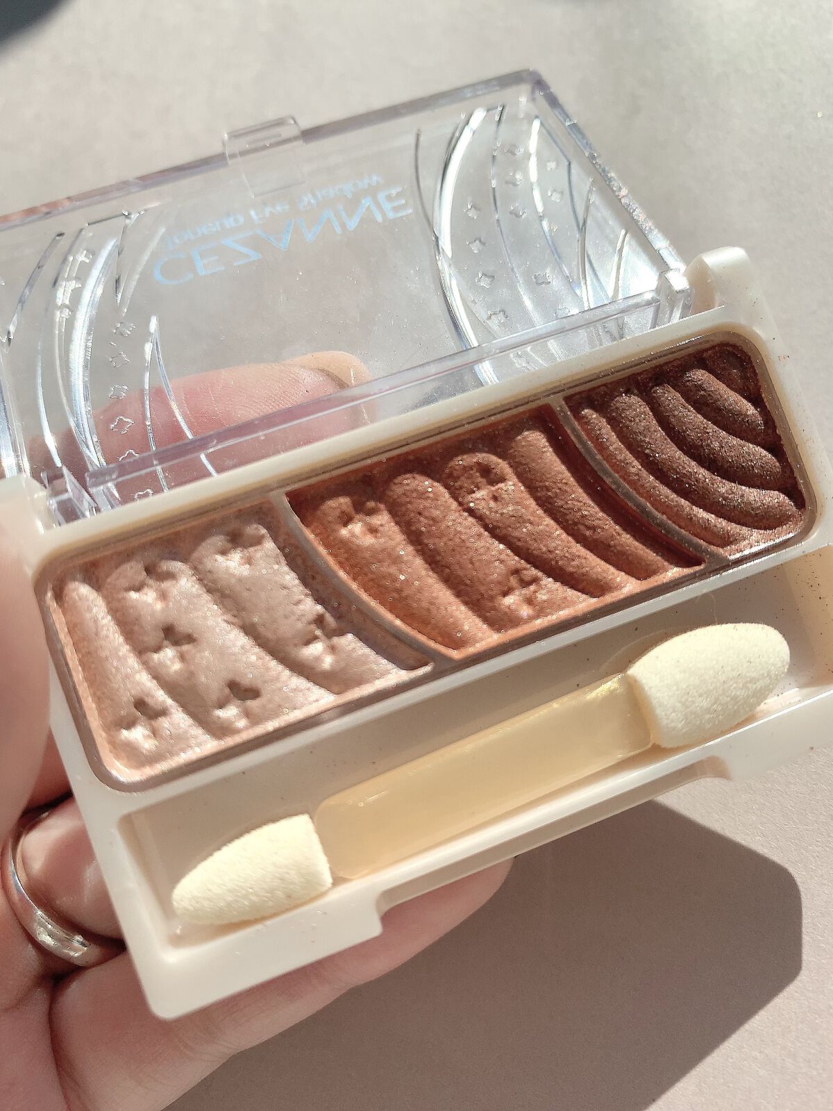 トーンアップアイシャドウ/CEZANNE/アイシャドウパレットを使ったクチコミ（2枚目）