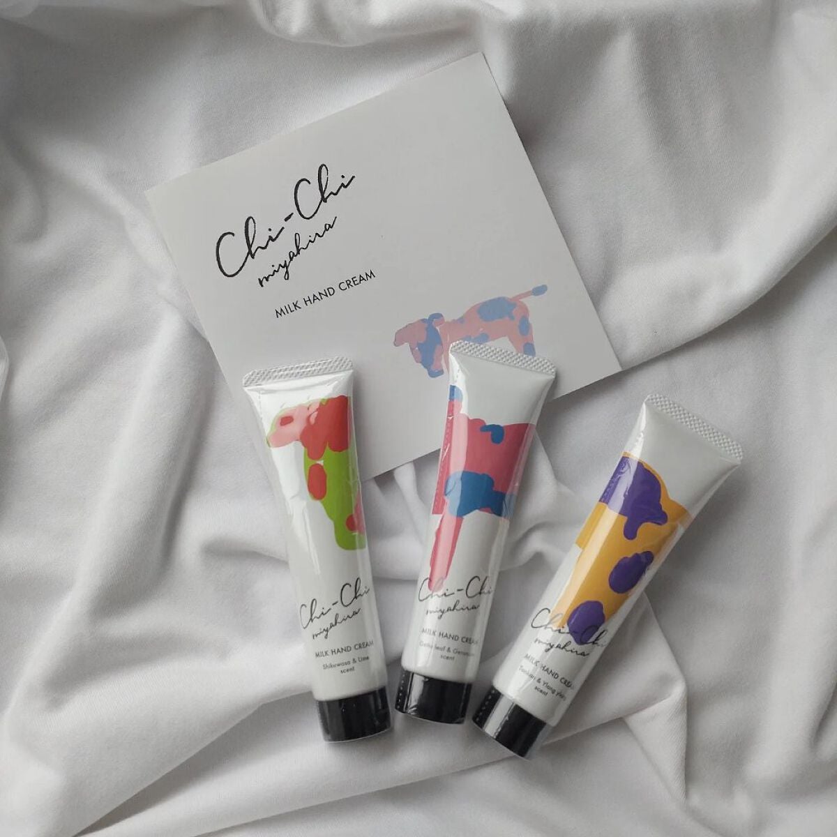 mae on LIPS 「こちらのハンドクリームめちゃくちゃおしゃれ!3つ並べると牛のデ..」(1枚目)