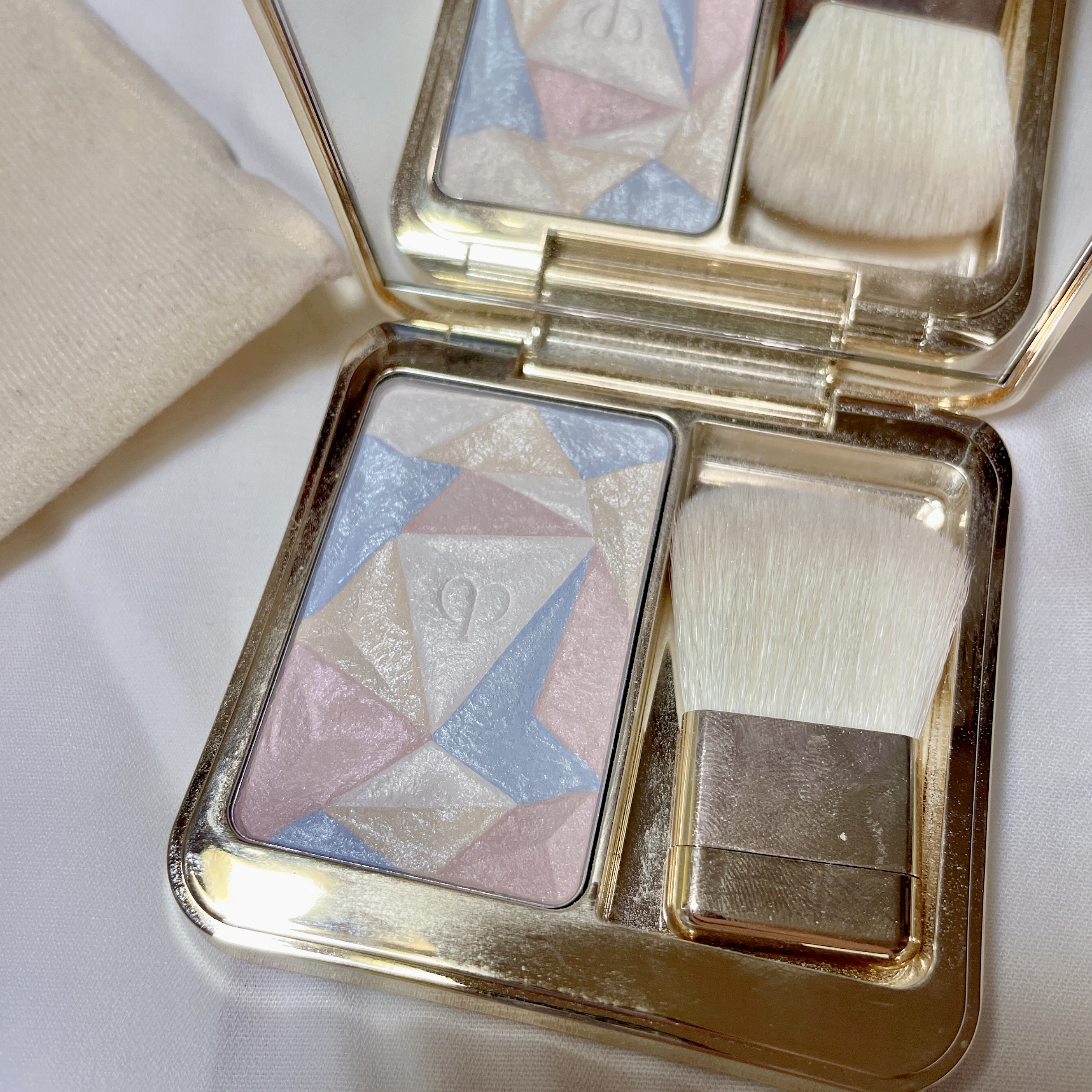 ル・レオスールデクラ /クレ・ド・ポー ボーテ/パウダーハイライトを使ったクチコミ（1枚目）