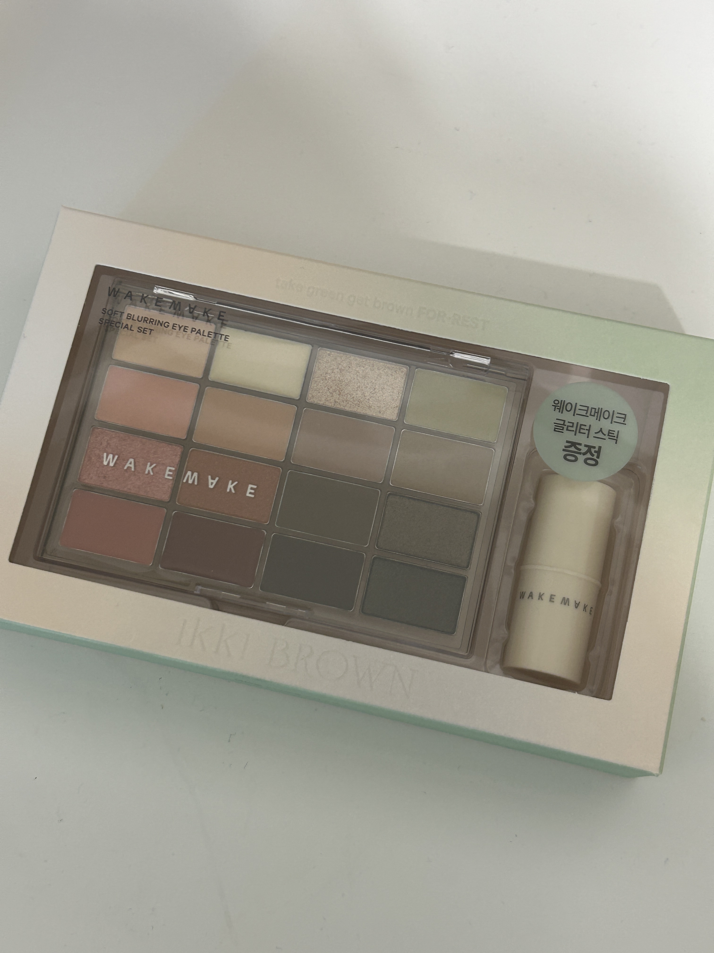 ソフトブラーリングアイパレット/wakemake/アイシャドウパレットを使ったクチコミ（2枚目）