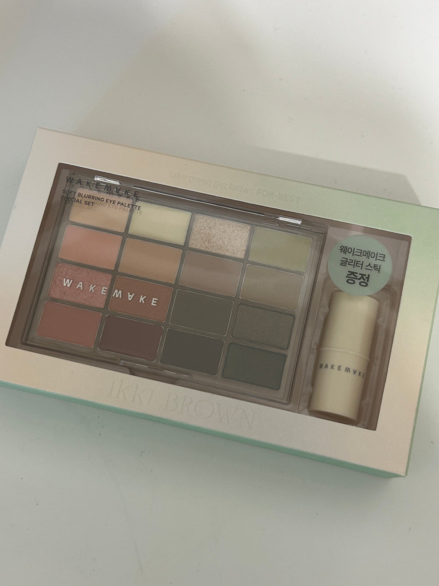 ソフトブラーリングアイパレット/wakemake/アイシャドウパレットを使ったクチコミ(2枚目)