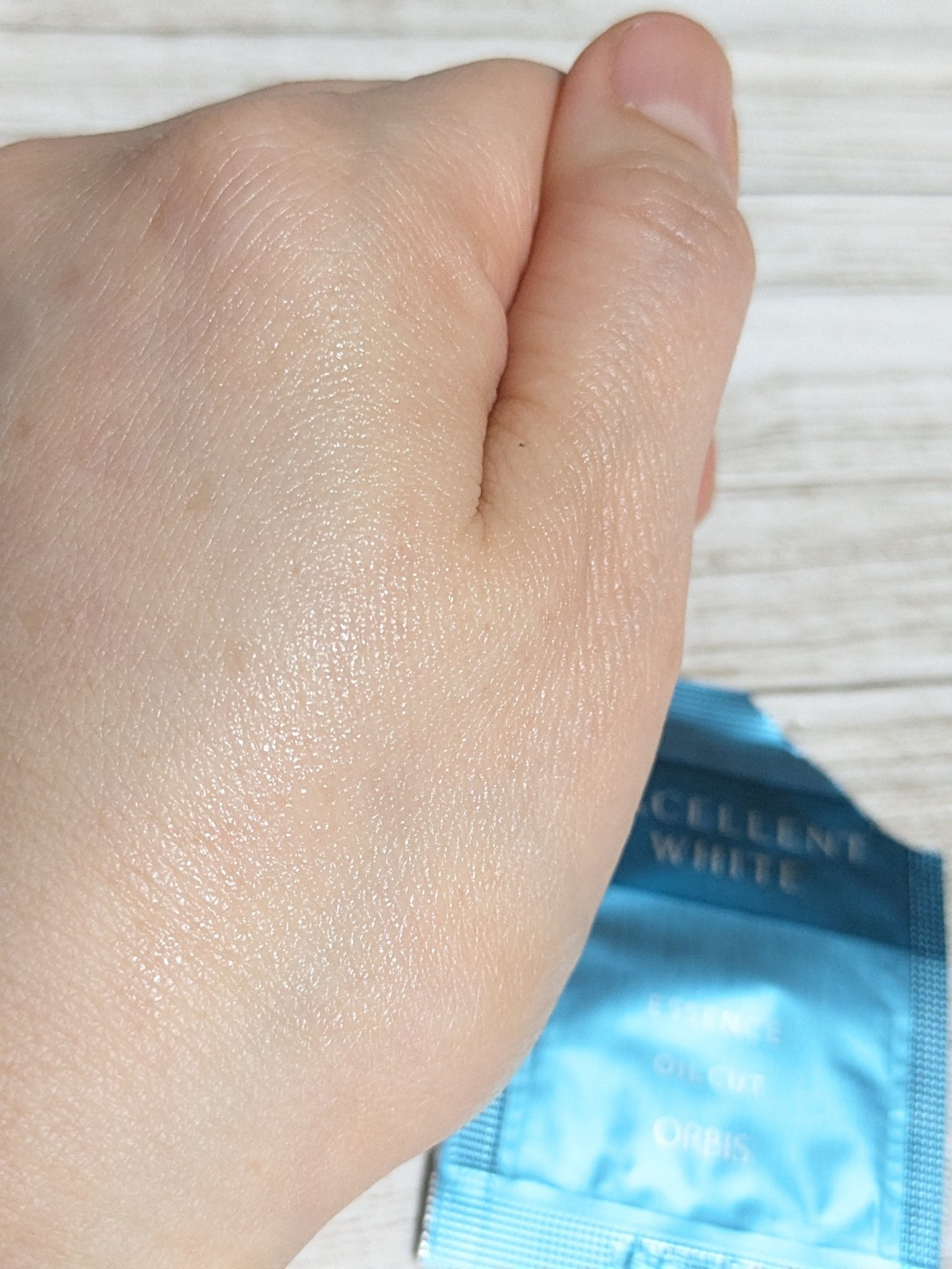 オルビス エクセレントホワイトエッセンスのクチコミ「今回は、サンプル品の使用感です✨
数年前に使ってました😊旧品になるのかな❓

乾燥くすみを保湿.....」（2枚目）