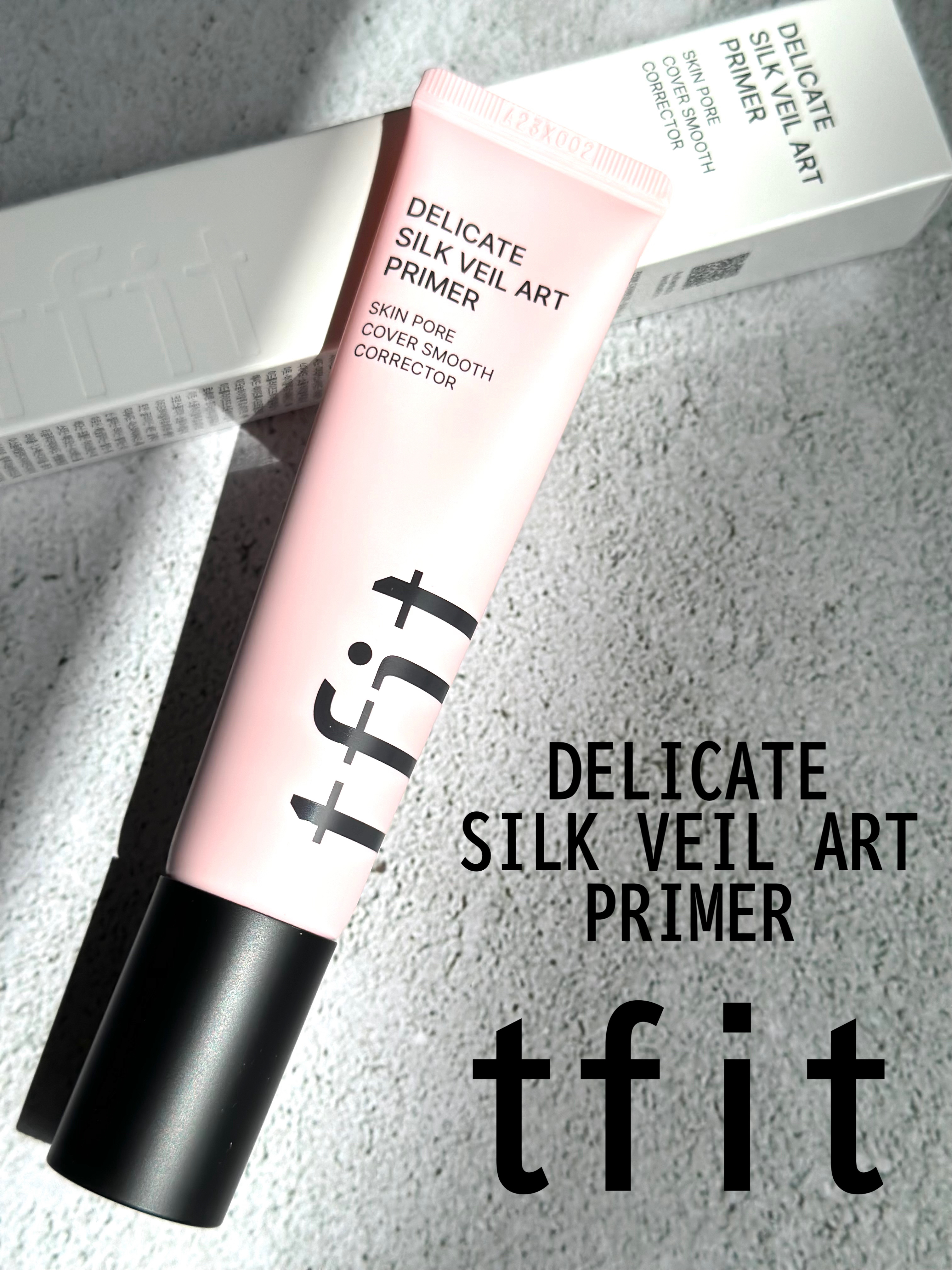 tfit
デリケートシルクヴェールアートプライマー


こちらはtfit様から商品提供していただきました。

メイク前の気になる毛穴や小じわの部分に塗ると毛穴ブラー効果で肌をなめらかにしてくれるプライマー✨

暑い日や肌寒い日など気温の変化