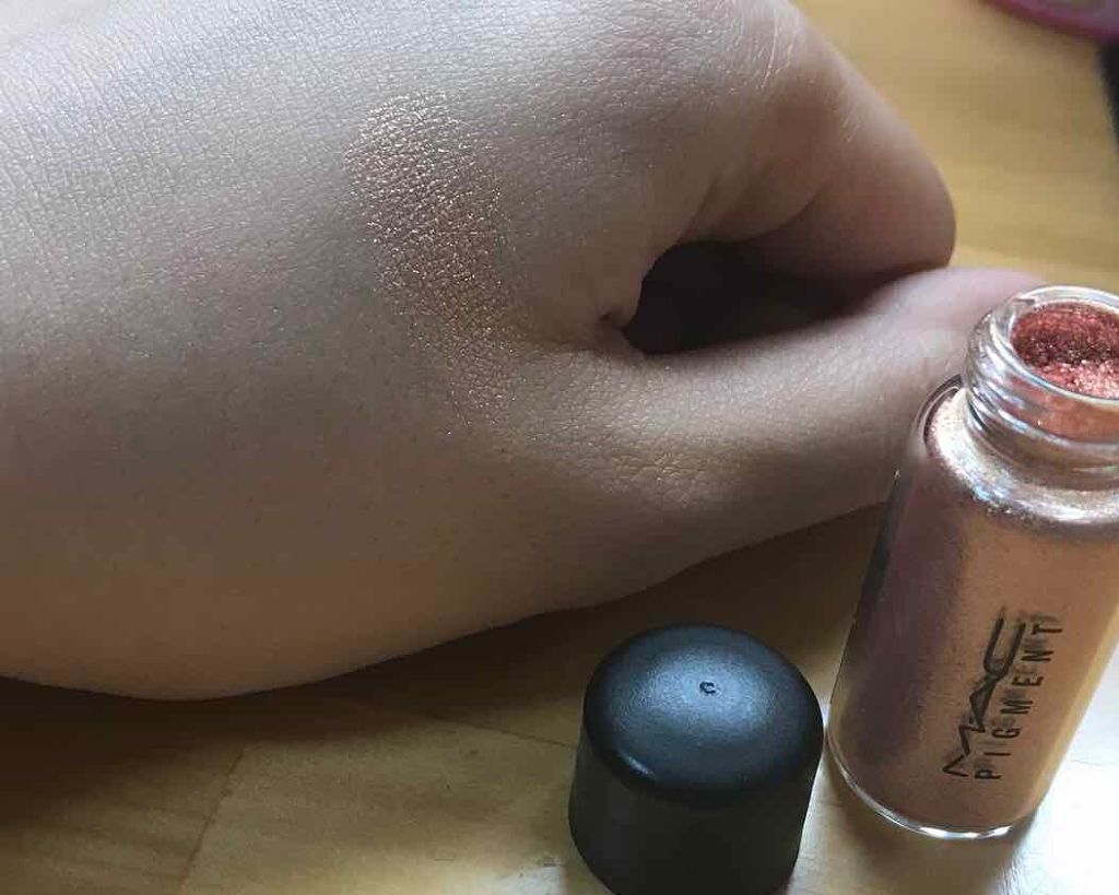 ピグメント/M・A・C/単色アイシャドウを使ったクチコミ（2枚目）