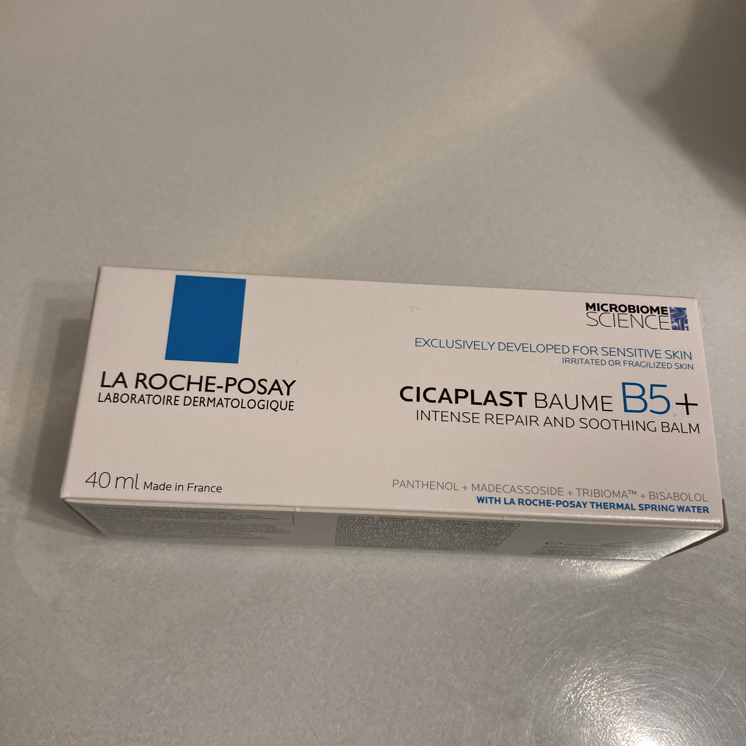 今回リップスを通じてラロッシュポゼさんから
リペアクリームをいただきました！

ずっと気になってた商品だからとっても嬉しい♡

しかもしかも今年乾燥がとってもひどいので
少し遅めのクリスマスプレゼント🎁

ベスコスも受賞しているとのことで