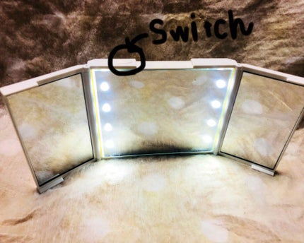 ブライトニングミラー スタンド付 LED付ミラー ポケット付/DAISO/その他化粧小物を使ったクチコミ(3枚目)