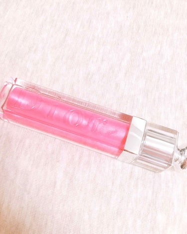 Dior Adict ULTRA- GLOSS 453
香港で購入しました！

かわいいピンクで細かいラメなので唇の血色がいい人はそのまま塗るのもいいと思います。
塗ってみると結構唇に馴染む色です。
し