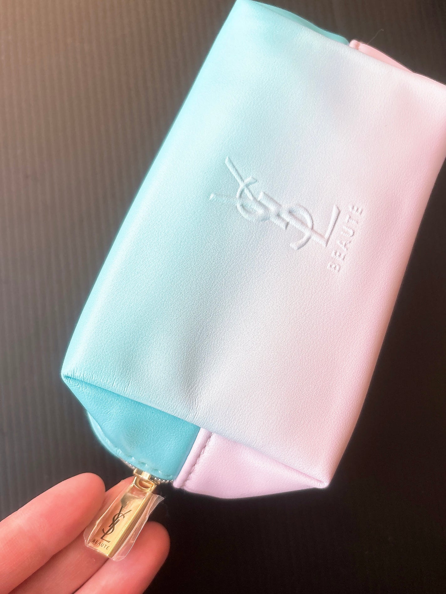 ラディアント タッチ グロウパクト/YVES SAINT LAURENT BEAUTE/クッションファンデーションを使ったクチコミ(4枚目)