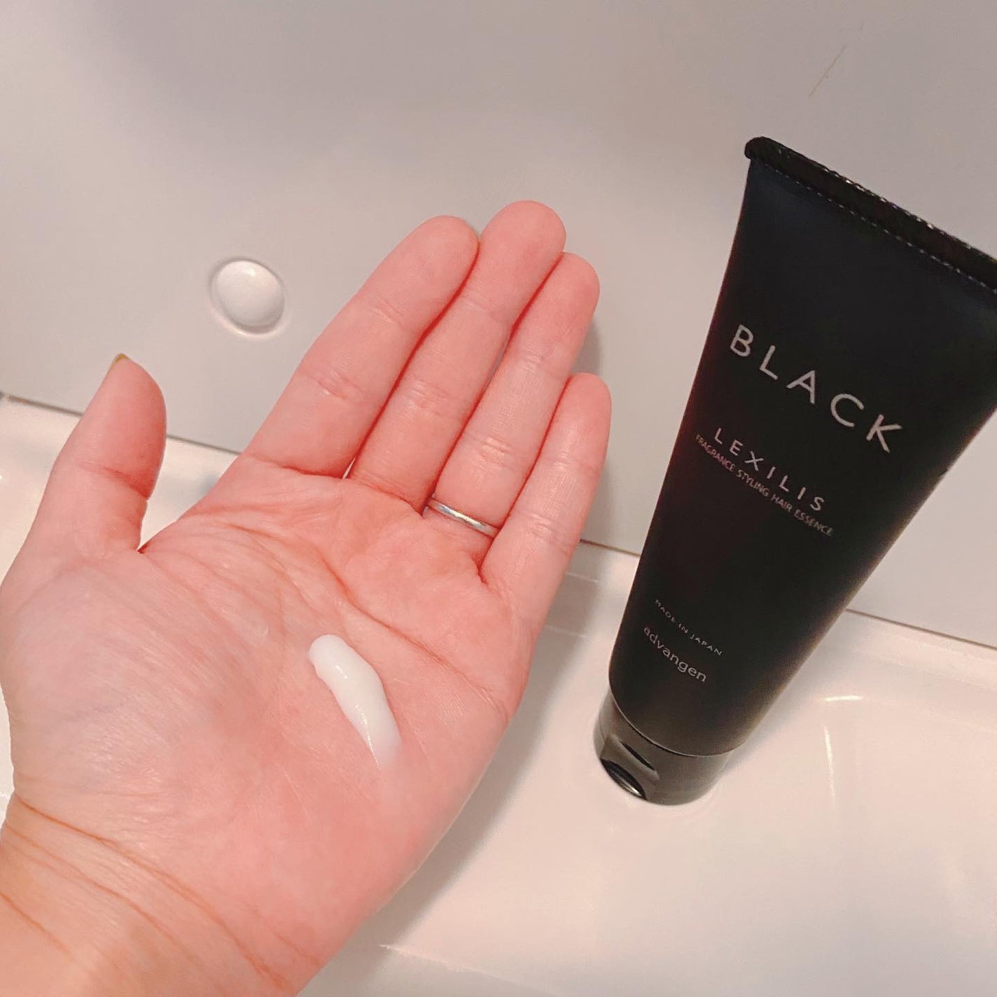 ブラック フレグランス スタイリング ヘアエッセンス/LEXILIS/アウトバストリートメントを使ったクチコミ(7枚目)