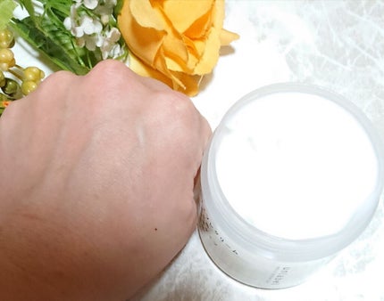 モイストボタニカル マルチスフレクリーム/unlabel/ボディクリームを使ったクチコミ(4枚目)