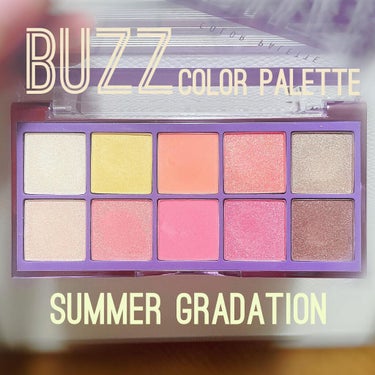 夏の気分が上がるパレット🌻

BUZZ COLOR PALETTE
～Summer Gradation～

夏メイクのバリエーションが広がるパレットを見つけました👀
❁︎マット系2色＆ラメ系8色
❁︎メ