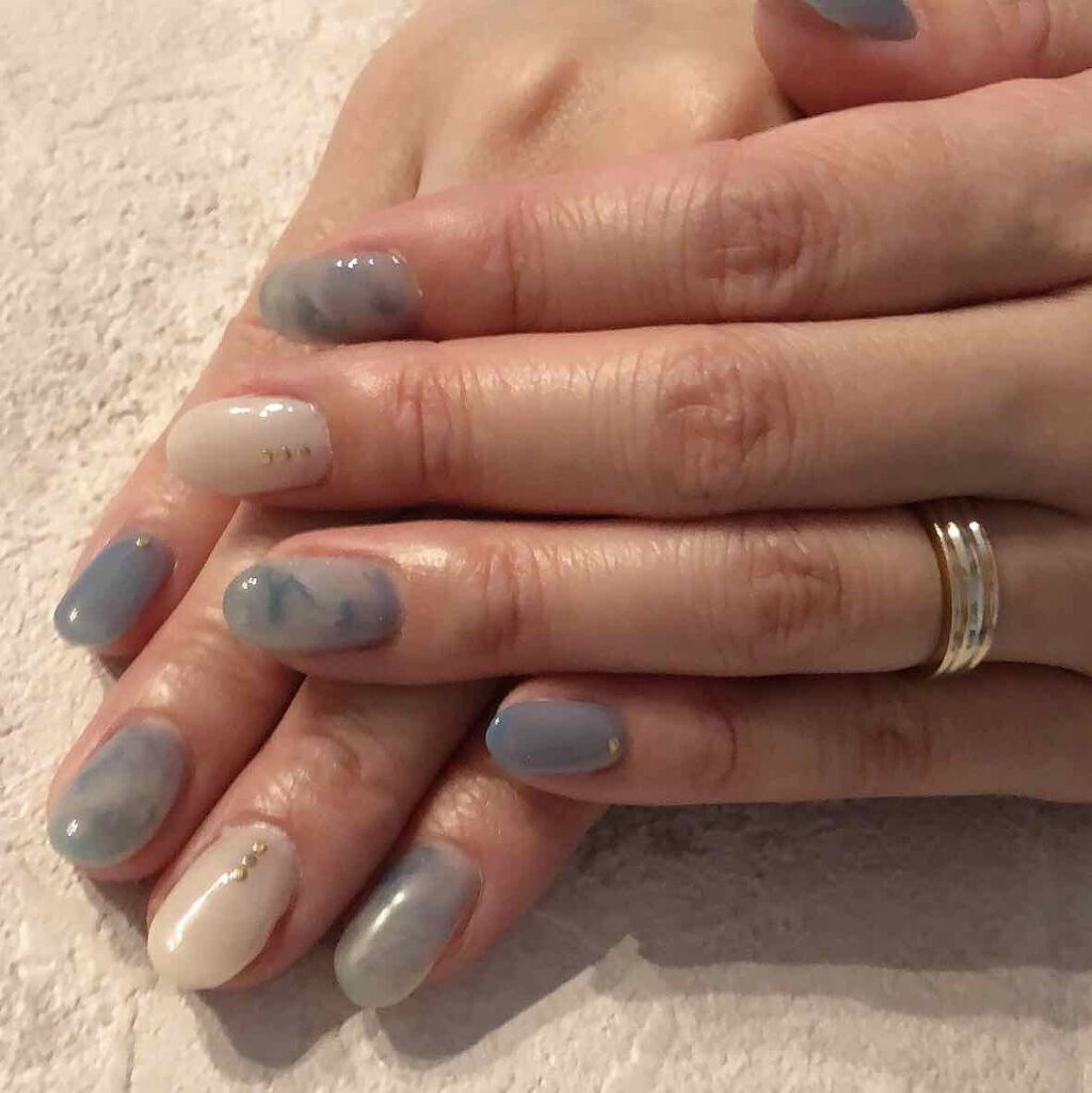 たらちゃん☆follow back100 on LIPS 「ようやく夏らしい爪に。水色〜(^^)♡もう少し薄い色がよかった..」(2枚目)