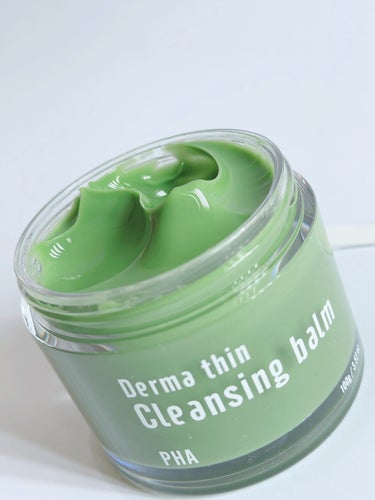 23 years oldの緑のクレンジングバームを本音レビュー！

▷Derma thin Cleansing Balm

 一般的なクレンジングバームといえば 最初は硬めのテクスチャーで馴染ませるほど