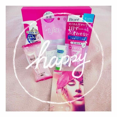 今月も届きましたコスメ定期便bloombox✨
最近ハリが無くなってきてるからハリ美容液には期待してる笑
今回も使えそうなものばかりでこれから使うのが楽しみ😍
