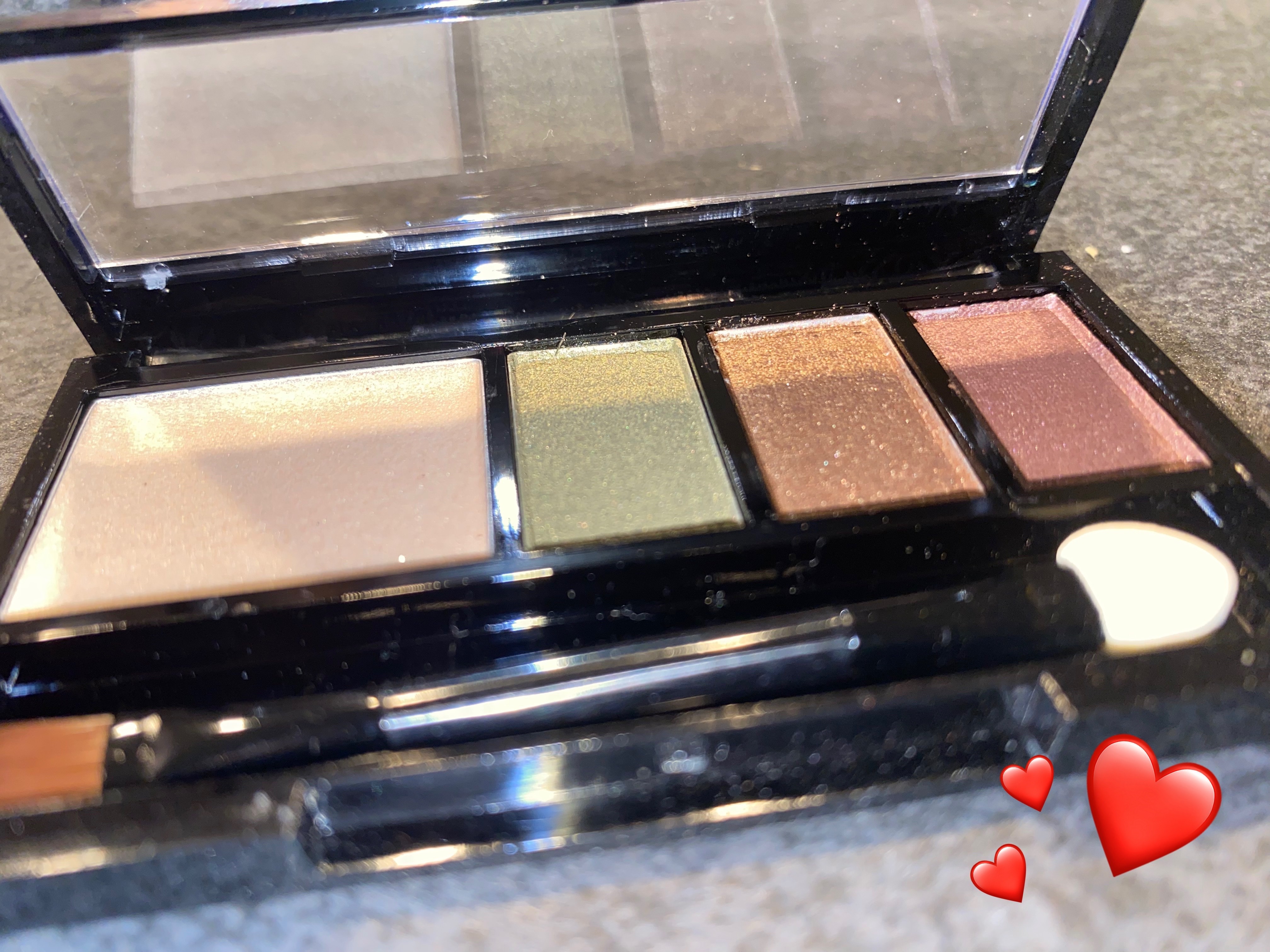 ジュエルグロスアイシャドウ/LOOK ME/アイシャドウパレットを使ったクチコミ（1枚目）