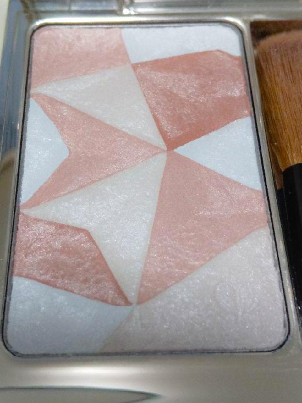 クレ・ド・ポー ボーテ レオスールデクラ/クレ・ド・ポー ボーテ/パウダーハイライトを使ったクチコミ(2枚目)