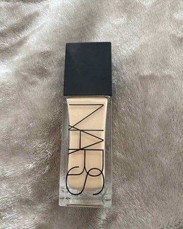 

NARS
ティンティッドグローブブースター　2182
明るい色を購入しました！！


ファンデを載せる前にこれを塗ることで
綺麗なツヤ肌がつくれます！
普段よりしっとりした肌に仕上がります！
私はマ