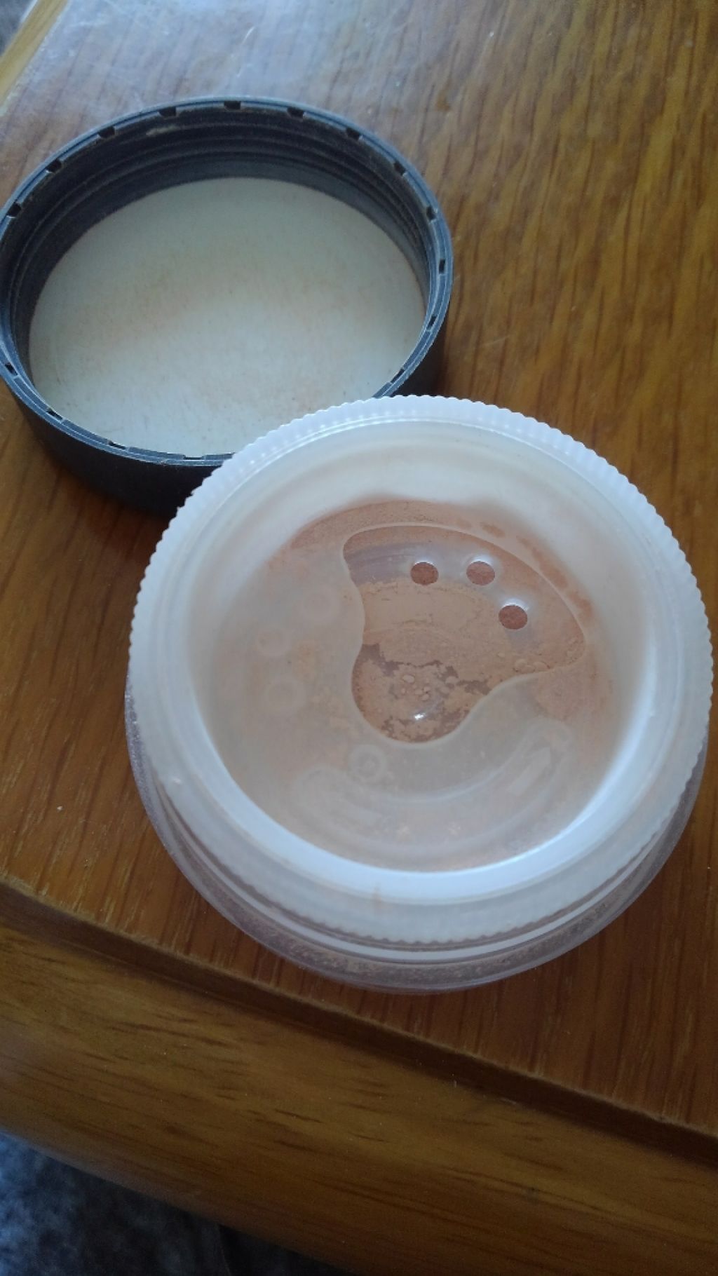 bareMinerals ミネラルベールのクチコミ「おばんです。


今日はずーーっと何年もリピしてる商品の紹介です！

ベアミネラルのミネラルベ.....」（1枚目）