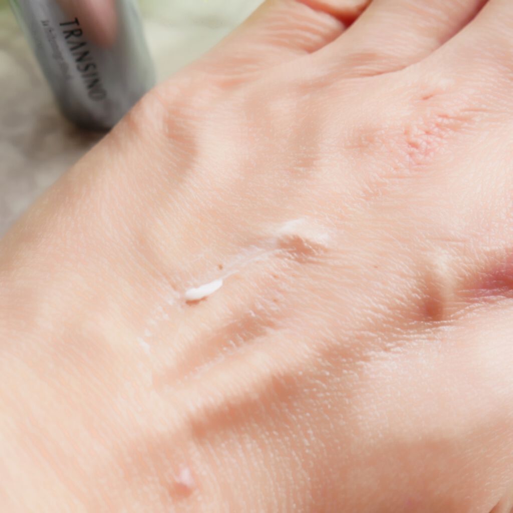 薬用ホワイトニングスティック/トランシーノ/美容液を使ったクチコミ(6枚目)