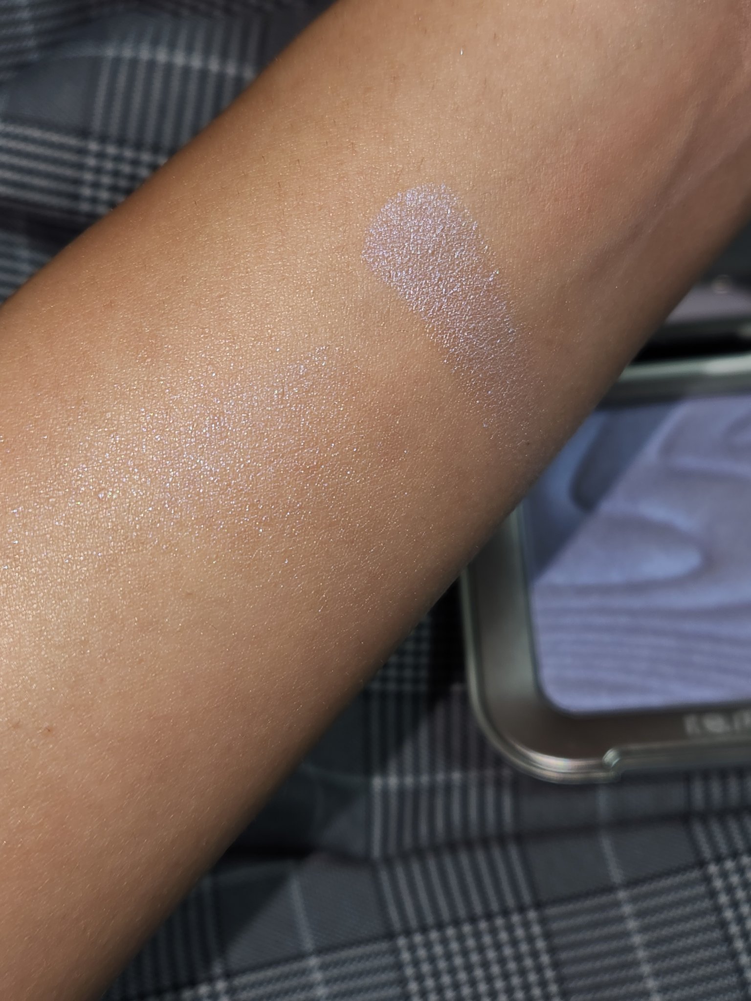 HIGHLIGHTER TOPPER TOP CORT ENLUMINER/r.e.m.beauty/パウダーハイライトを使ったクチコミ（3枚目）