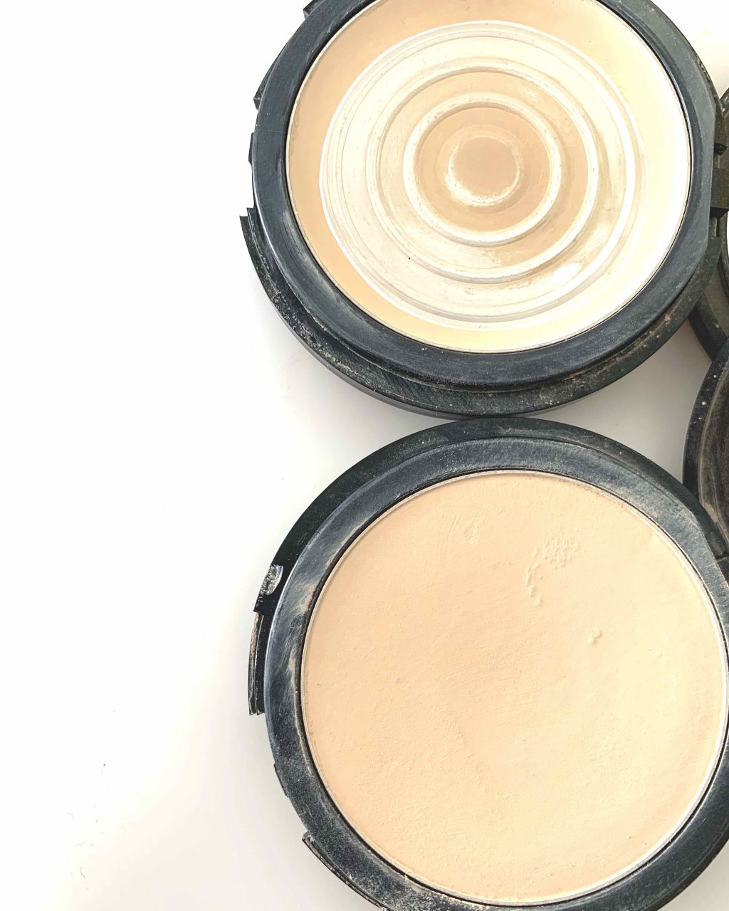 ベルベットトゥーウェイケーキ/Witch's Pouch/プレストパウダーを使ったクチコミ（1枚目）