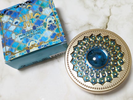 ANNA SUI ブライトニング パウダーのクチコミ「ANNA SUI
ブライトニング パウダー
ケースはピーコックデザインの限定の物を選びました.....」(2枚目)