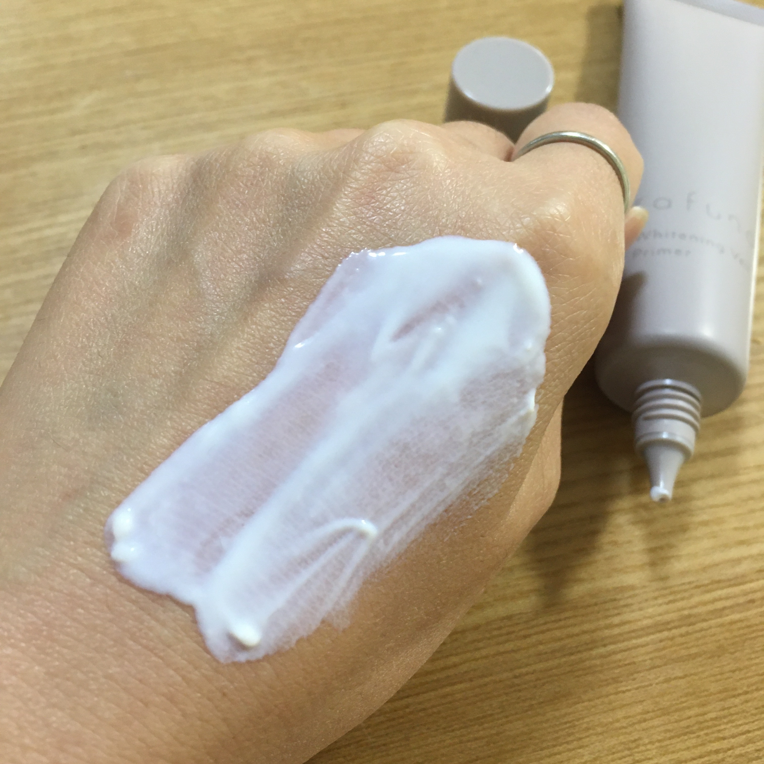 ホワイトニングヴェールプライマー/rafuna/化粧下地を使ったクチコミ（2枚目）