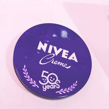 ♡..NIVEA..♡

ど定番♡ニベアの青缶クリームです！
今までクリーム系は迷走していたのですが、今回初心に帰ってこちらを購入しました。

わたしの使い方は、
①夜のお風呂上がりのスキンケア時
  