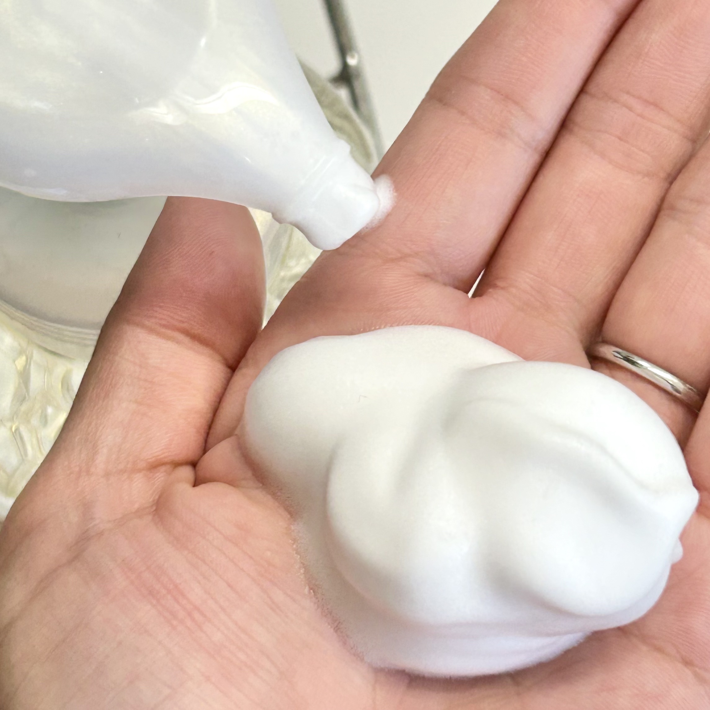 ビオレ ザ ハンド 泡ハンドソープ 朝の摘みたてローズの香り/ビオレ/ハンドソープを使ったクチコミ（3枚目）