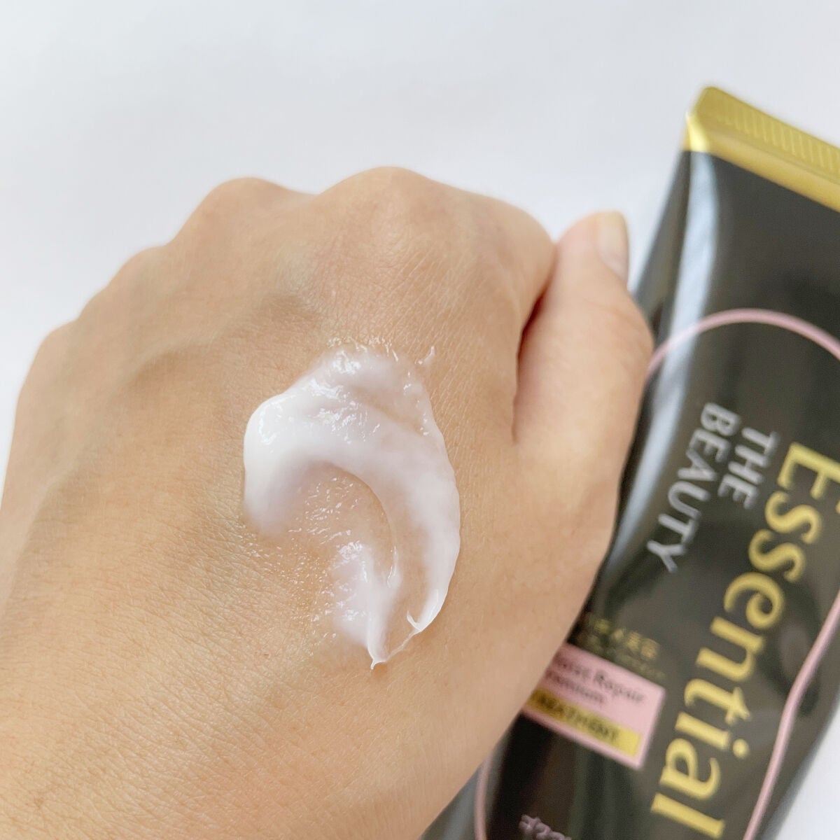 THE BEAUTY 髪のキメ美容プレミアムトリートメント<モイストリペアプレミアム>/エッセンシャル/洗い流すヘアトリートメントを使ったクチコミ(4枚目)