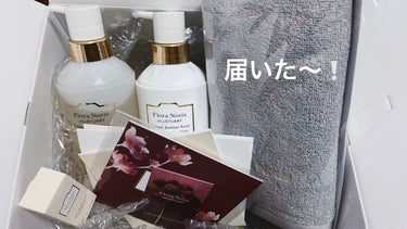 Flora Notis JILL STUART センシュアルジャスミン リペアモイストシャンプー / リペアモイストトリートメントのクチコミ「発売するってなってから、ずっと気になってましたFlora Notis JILL STUART　.....」（1枚目）