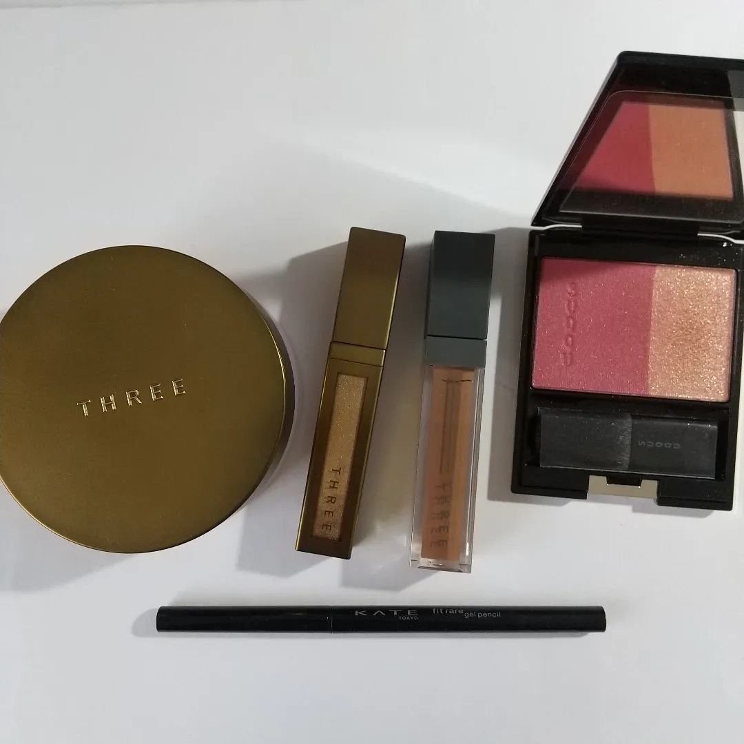 アドバンスドエシリアルスムースオペレーター ルースパウダー X02/THREE/ルースパウダーを使ったクチコミ（1枚目）