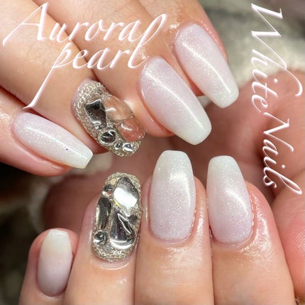 𝘀 𝗮 𝘁 𝗼 𝗺 𝗶💋丁 寧 レ ビ ュ ー on LIPS 「*⋆⸜Newnails⸝⋆*𓂃オーロラパール入りホワイト𓂃透明..」(1枚目)