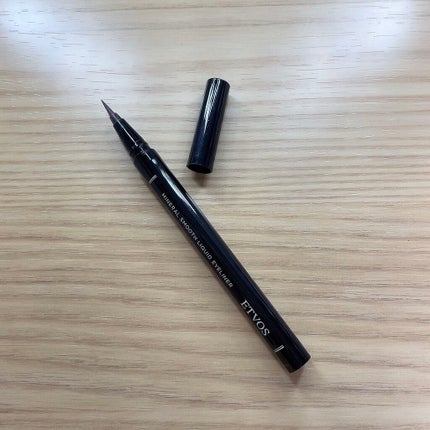 ミネラルスムースリキッドアイライナー/エトヴォス/リキッドアイライナーを使ったクチコミ(1枚目)