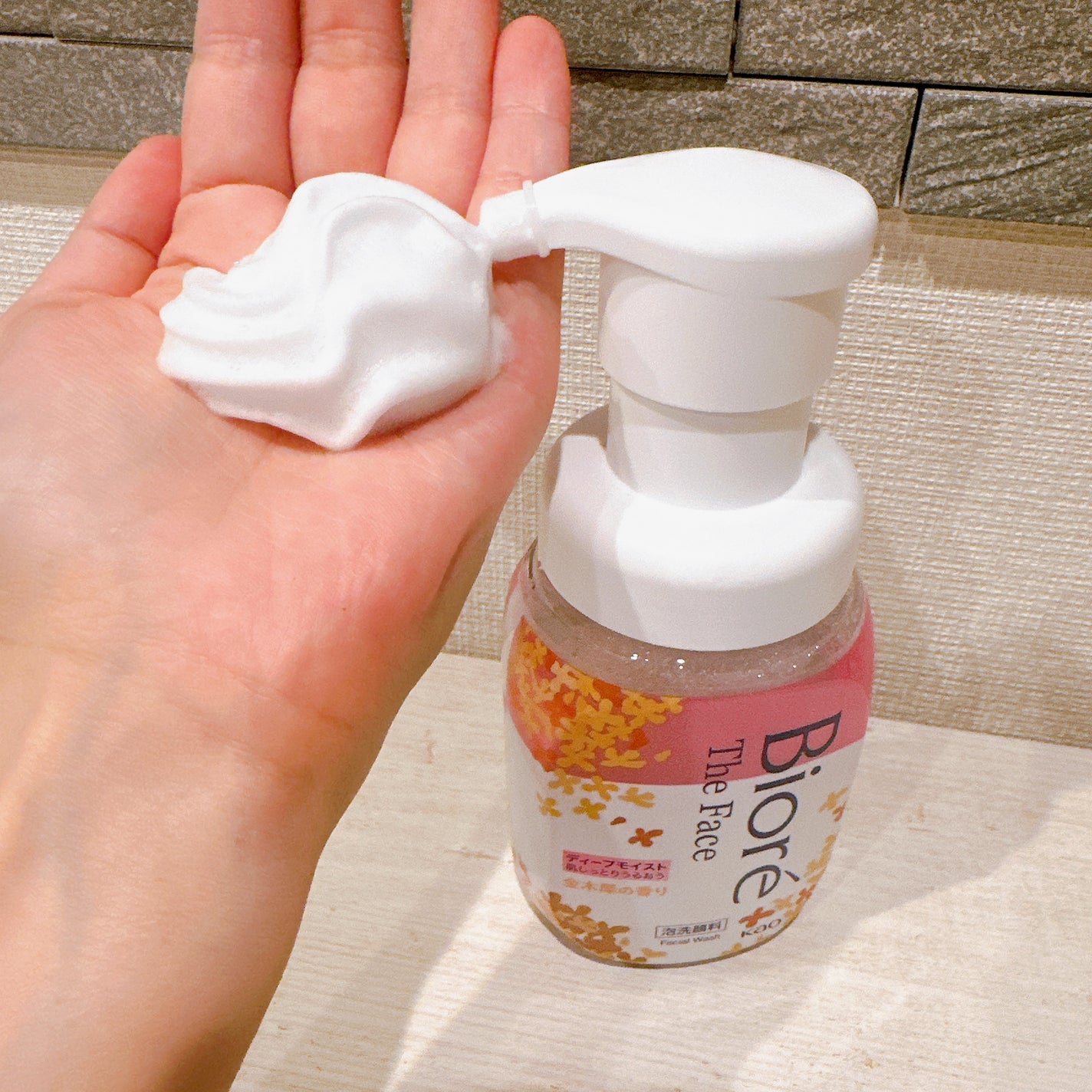 ビオレ ザフェイス 泡洗顔料 ディープモイスト 金木犀の香り/ビオレ/泡洗顔を使ったクチコミ(3枚目)