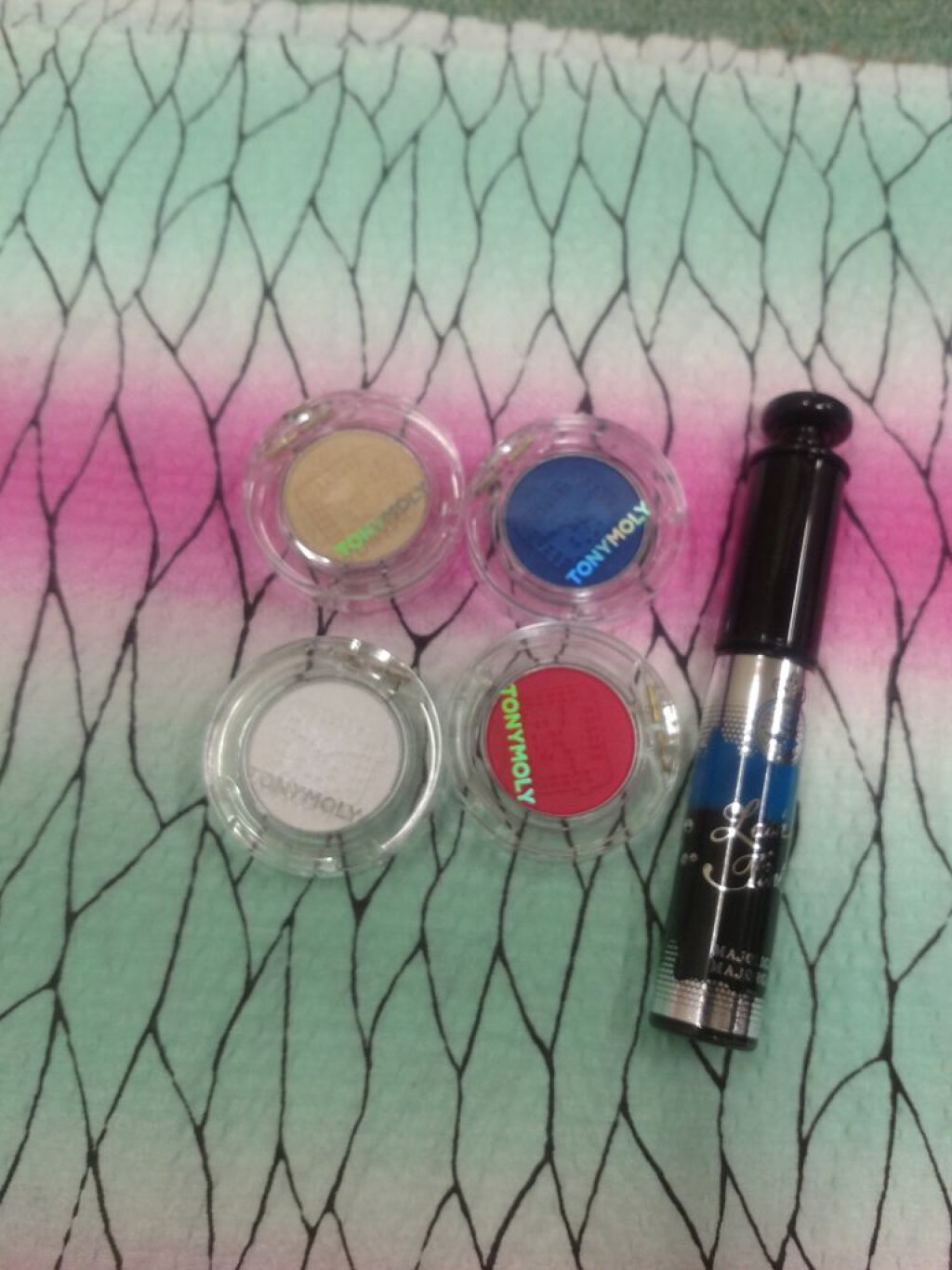 クリスタルシングルアイシャドウ/TONYMOLY/単色アイシャドウを使ったクチコミ（1枚目）