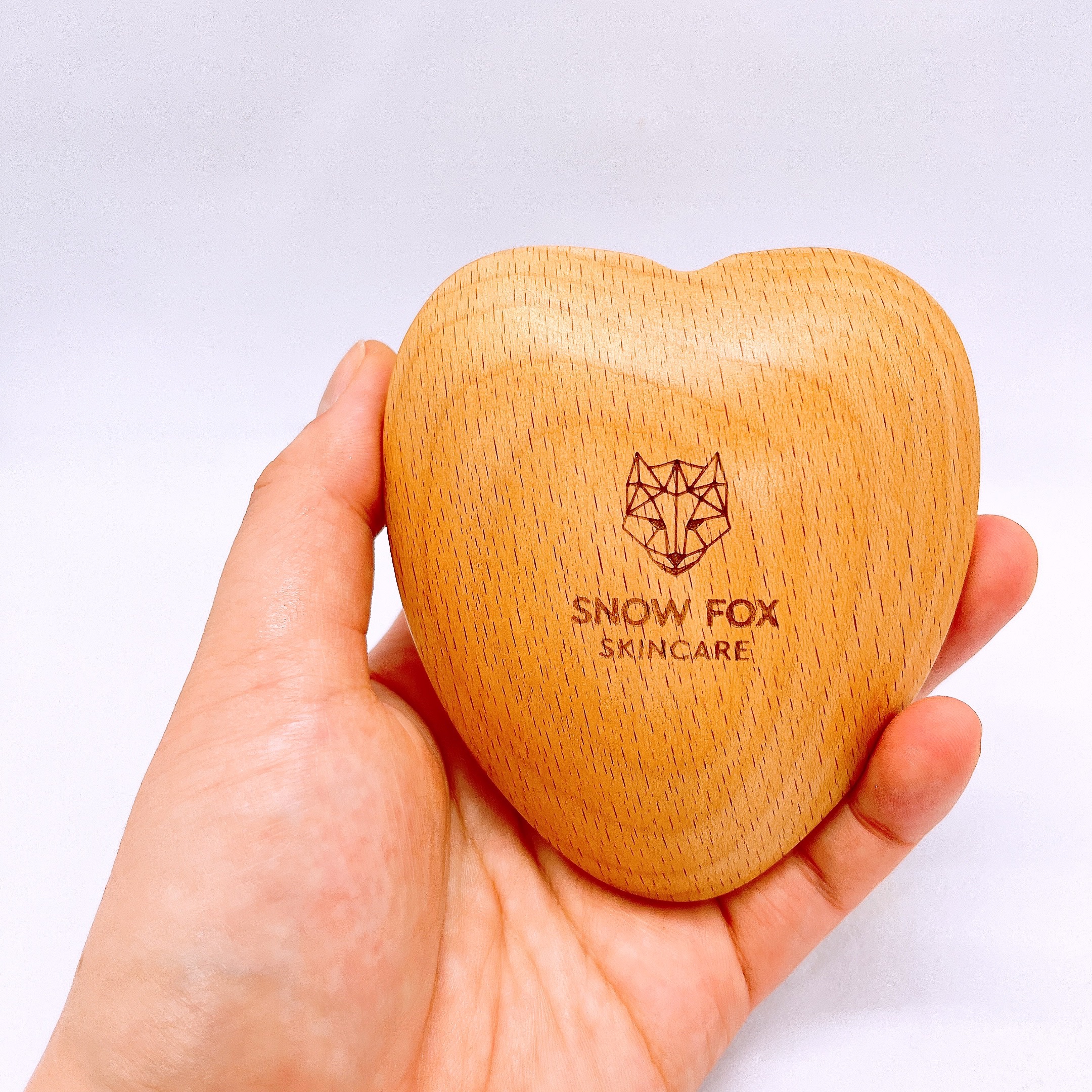 SNOW FOX SKINCARE プレミアム FOX カッサ ウッド ミニハート ヘアブラシのクチコミ「SNOW FOX SKINCAREのプレミアム FOX カッサ ウッド ミニハート ヘアブラシ.....」（3枚目）