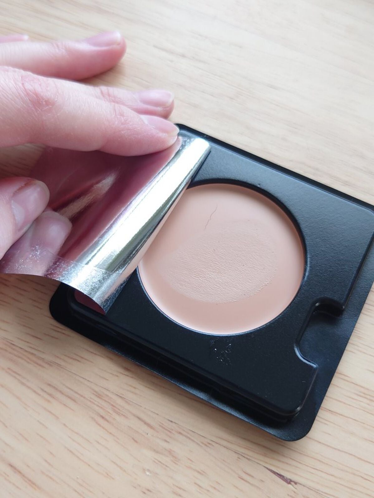 フローレス フィット/COVERMARK/クリーム・エマルジョンファンデーションを使ったクチコミ(2枚目)