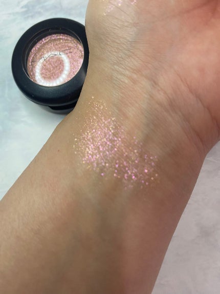 ダズルシャドウ/M・A・C/単色アイシャドウを使ったクチコミ(4枚目)