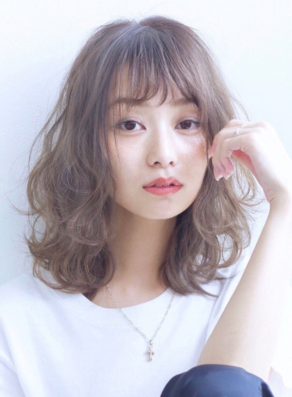 面長メイクの仕方！30代・40代も韓国アイドルみたいな小顔に｜アイシャドウ・ハイライト・シェーディングのコツのサムネイル