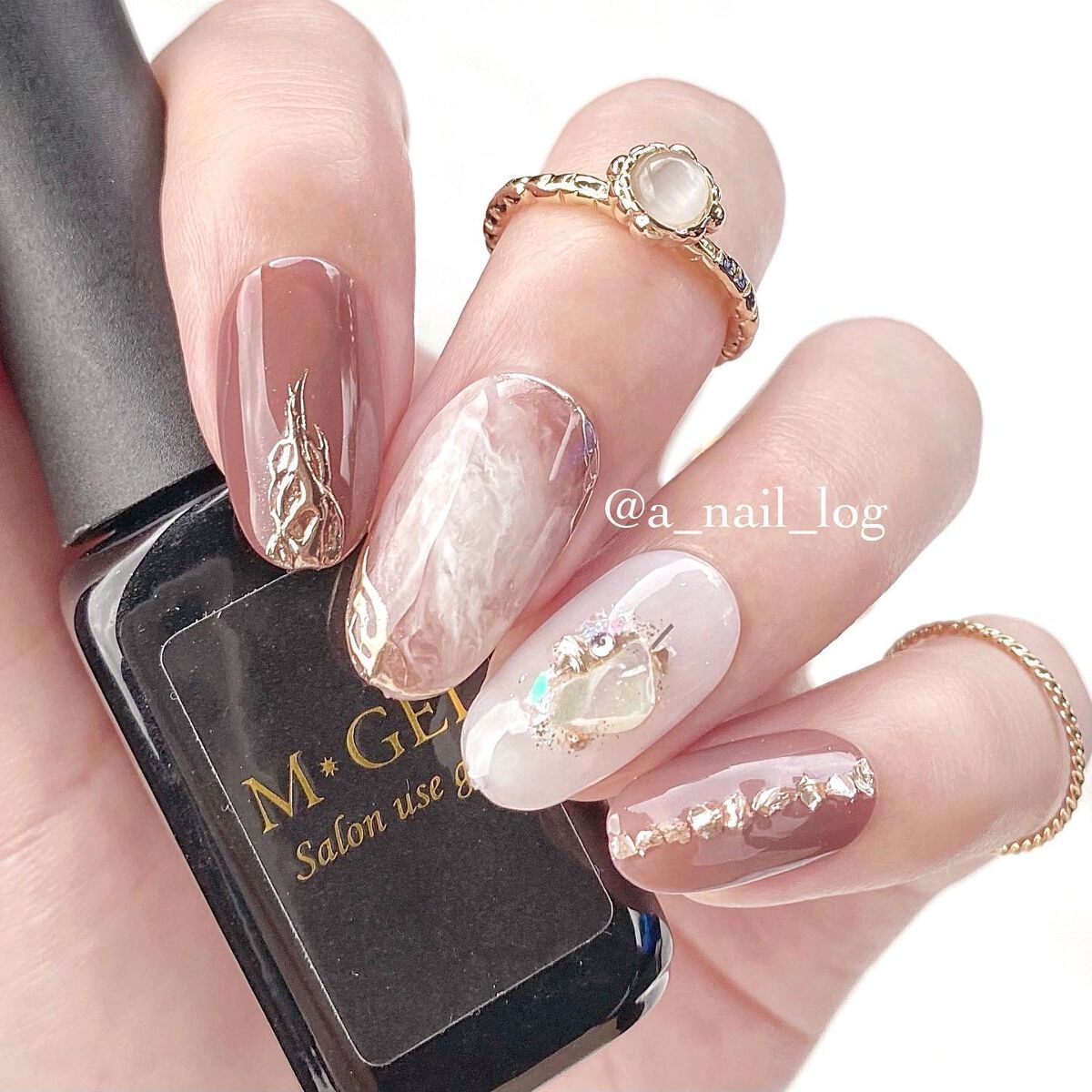 Aika*セルフネイル on LIPS 「MGELを使った秋色ブラウンのニュアンスネイル🏹たくさんのMp..」(2枚目)