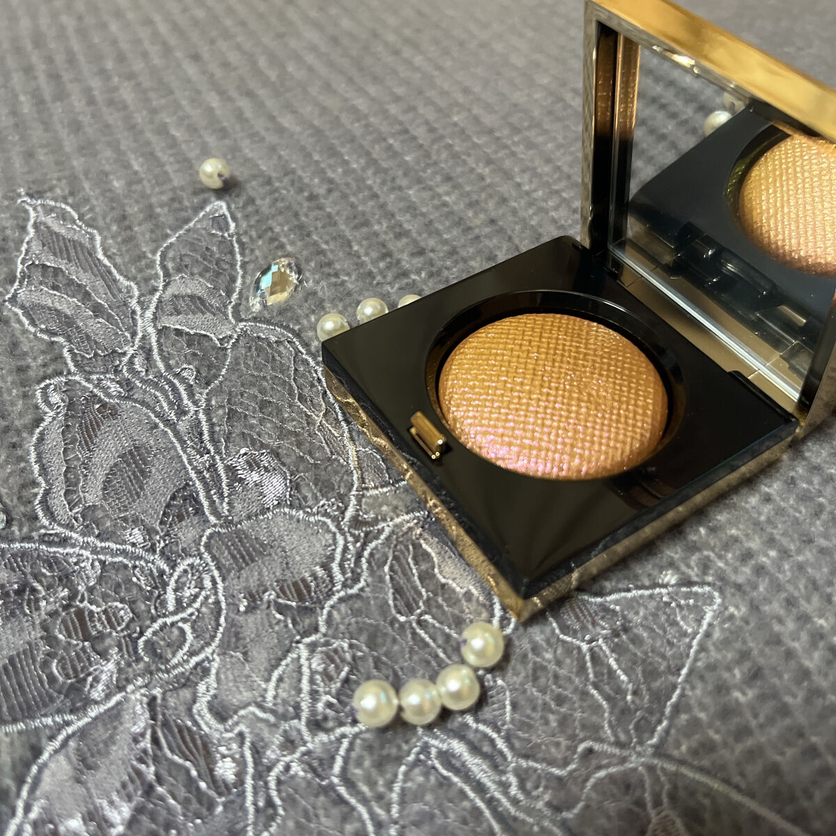 リュクスアイシャドウ 01 インカンデスント(マルチクロム) /BOBBI BROWN/単色アイシャドウを使ったクチコミ（1枚目）