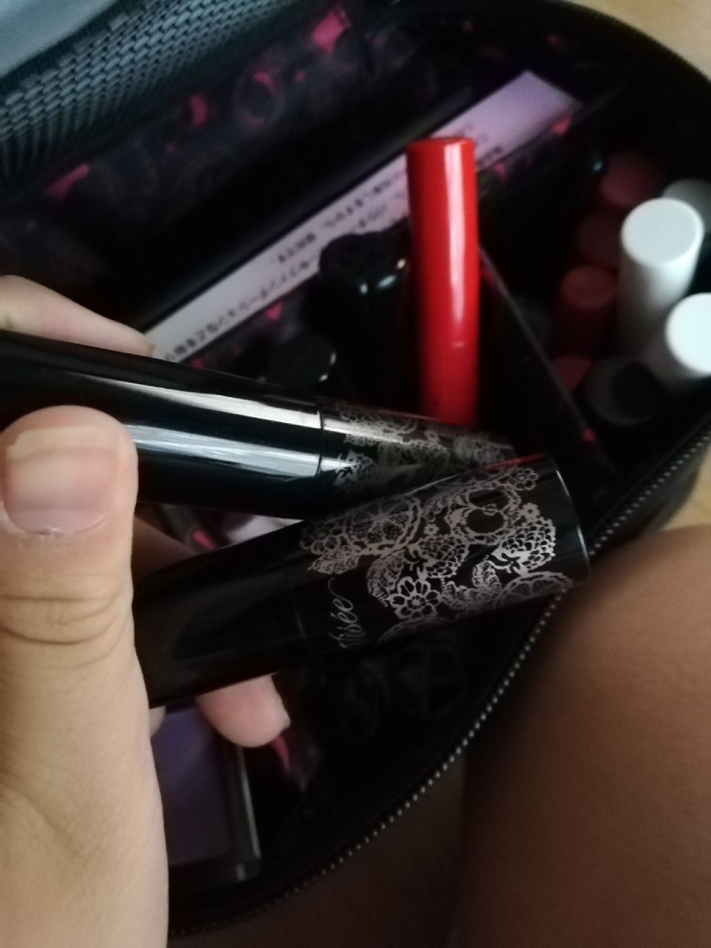 さくらんぼ🍒 on LIPS 「これ…私のメイクポーチです。。!😔汚い色々あるのできれいに整理..」(2枚目)