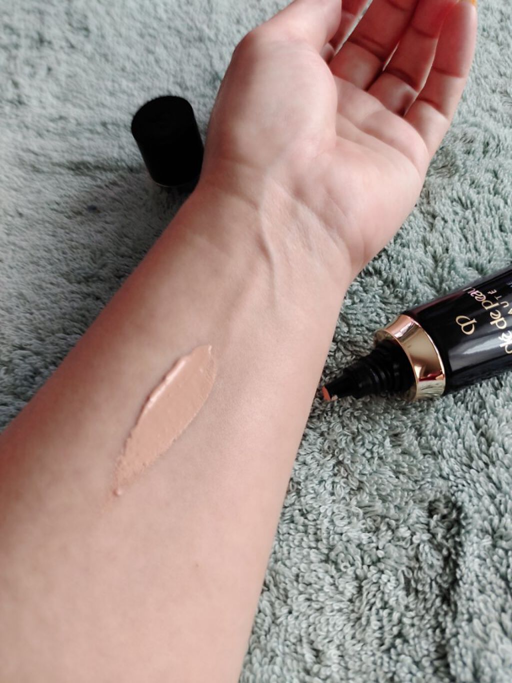 クレ・ド・ポー ボーテ タンクレームエクラn/クレ・ド・ポー ボーテ/クリーム・エマルジョンファンデーションを使ったクチコミ（3枚目）