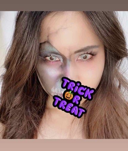 ぴぴ on LIPS 「海外コスメのカオスメイクアップというところのコスメを使い、ハロ..」(1枚目)