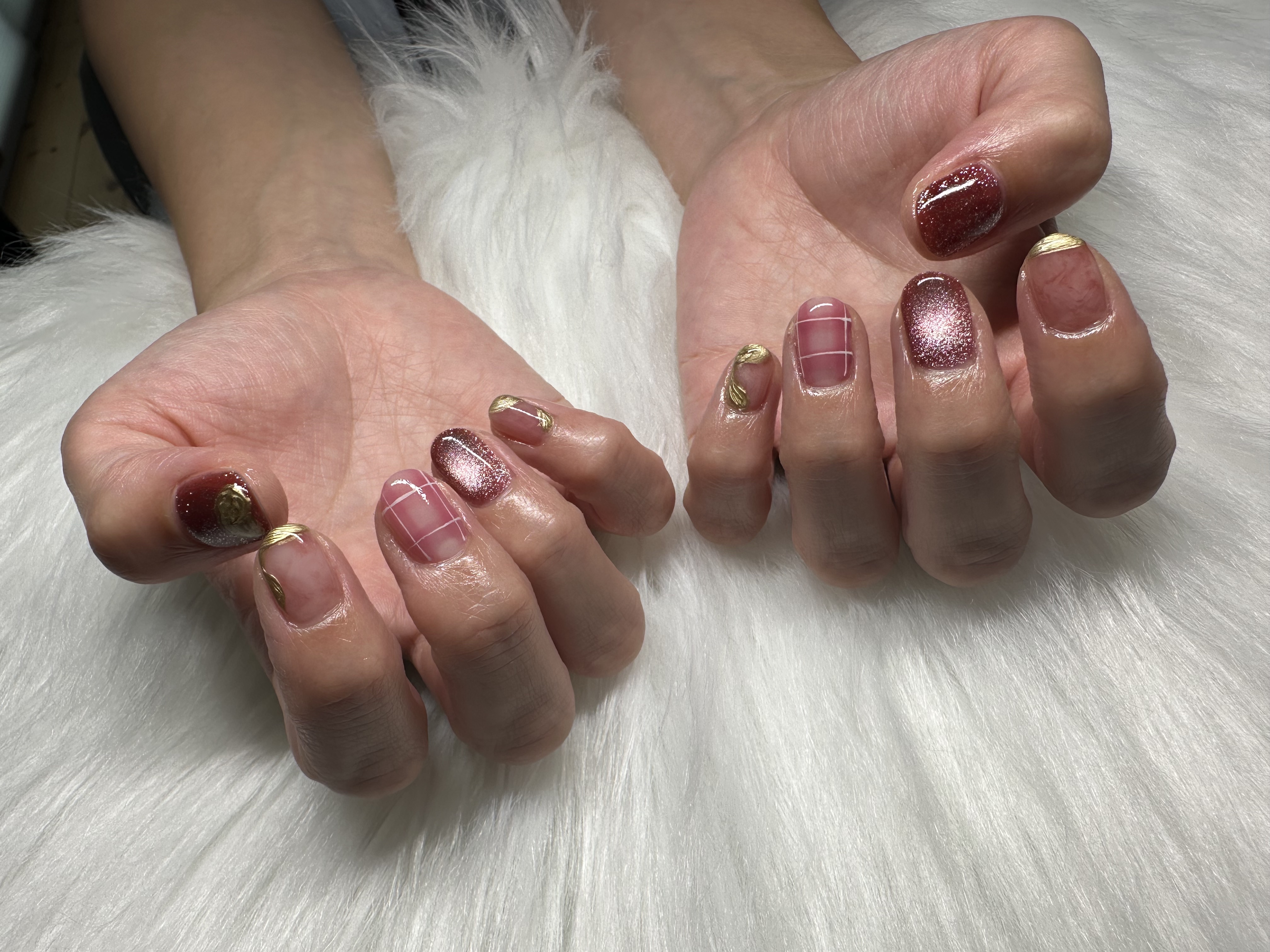 #ジェルネイル,#秋ネイル,#ニュアンスネイル,#ピンクネイル,#ボルドーネイル,#フラッシュネイル,#ミラーネイル,#マグネットネイルのネイルデザイン